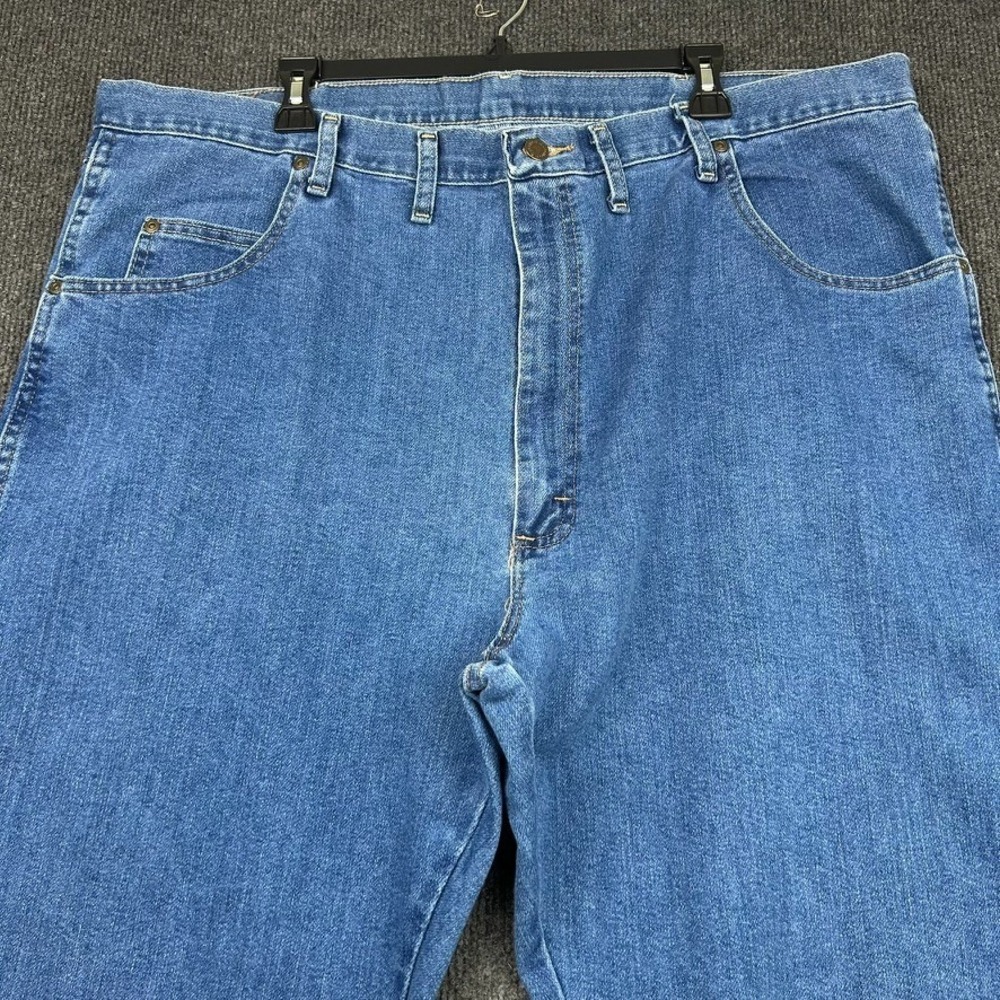Wrangler Rugged Wear Jeans Mens 44x32 Blue Medium Wash Straight Denim Cowboy - Picture 2 of 11